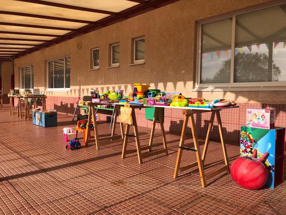 Imaxe do primeiro mercadiño solidario O Cantel Liberando